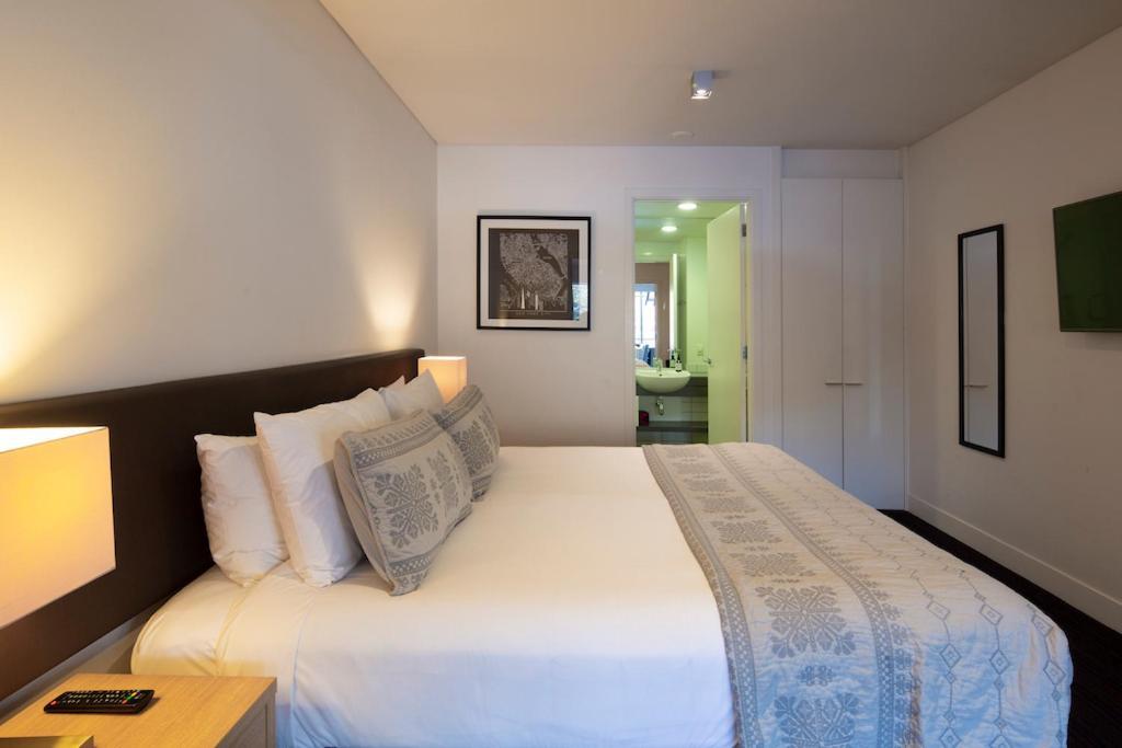 Absolute Lakefront Location - 3 Bedroom Apartment Queenstown Zewnętrze zdjęcie