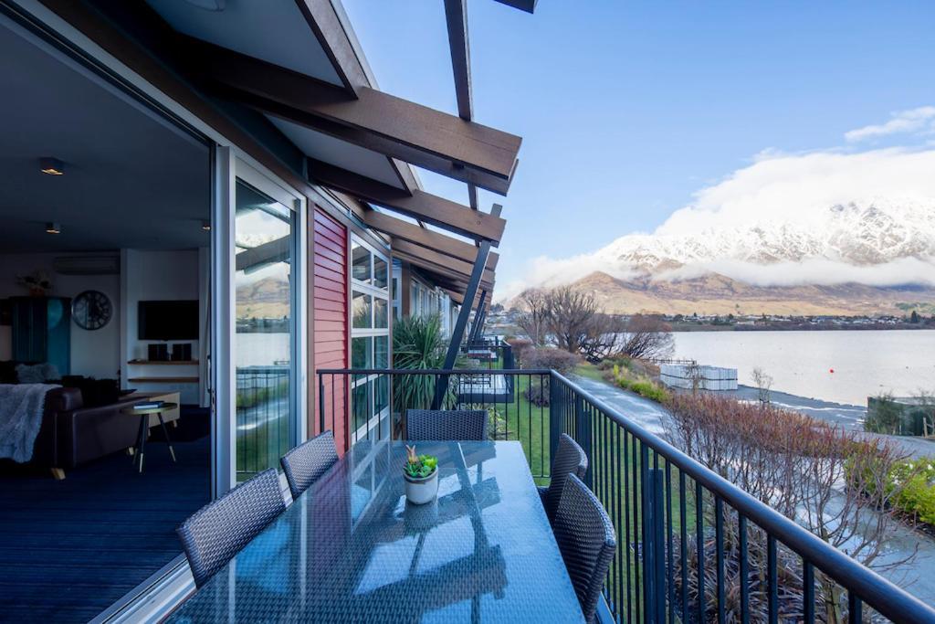 Absolute Lakefront Location - 3 Bedroom Apartment Queenstown Zewnętrze zdjęcie